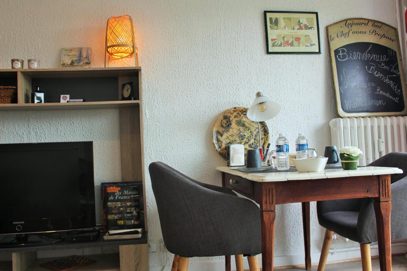 Le Clos Pichot - Studio Avec Balcon, Parking Prive - 5Mn Gare Chartres Exterior foto