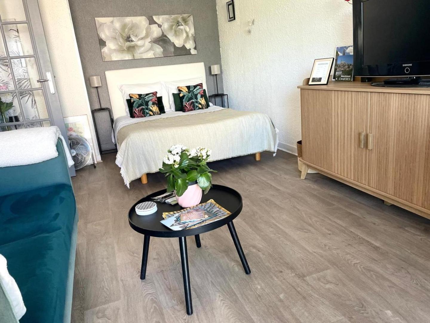 Le Clos Pichot - Studio Avec Balcon, Parking Prive - 5Mn Gare Chartres Exterior foto